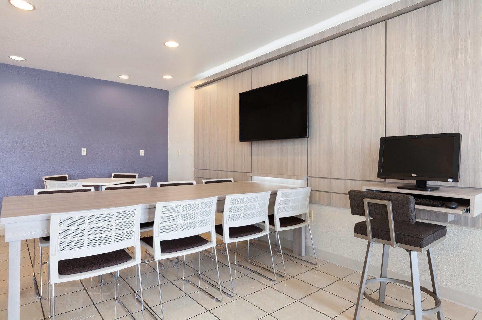 Microtel Inn & Suites Modesto Ceres Buitenkant foto