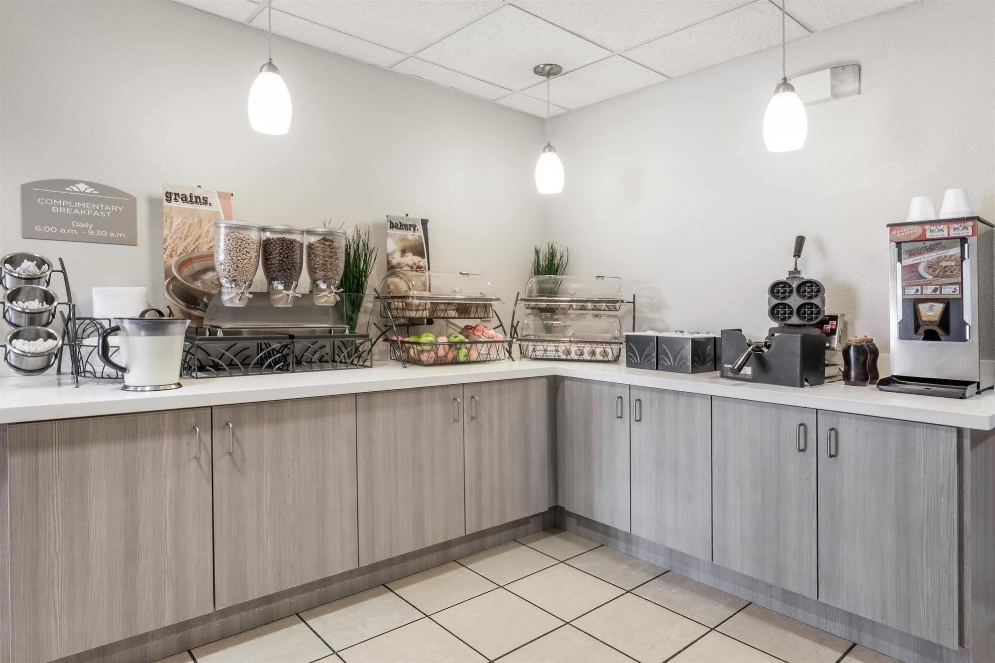Microtel Inn & Suites Modesto Ceres Buitenkant foto